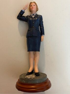 Vanmark American Heroes The Salute Female Air Force Figurine 1999 AH81591